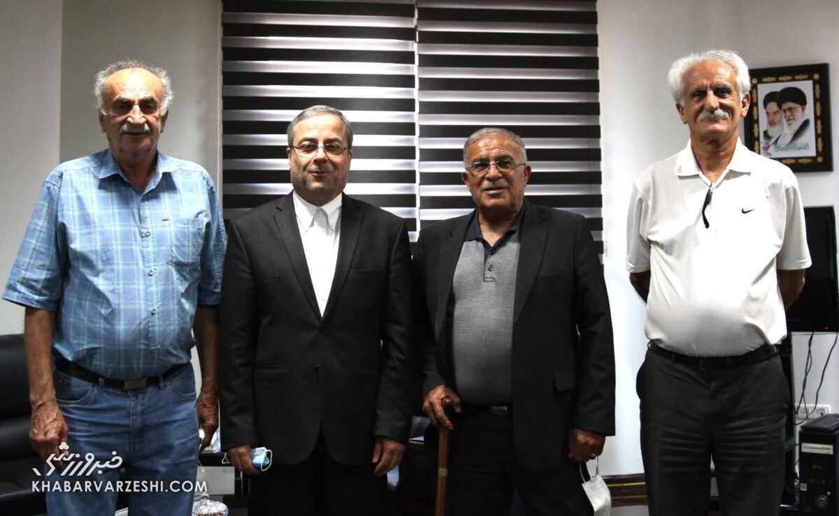 به خاطر کرونا فوتبال را کنار گذاشتهام؛ از چه کسی باید گلایه کنم؟/ خبرنگار هلندی چاه آب را با چاه نفت اشتباه گرفته بود!