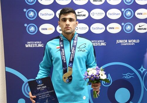 مردم کشور آذربایجان به ما توهین کردند/ حریفم روی تشک با سر به من ضربه میزد