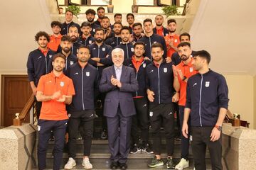 تصاویر| حضور شبانه وزیر ورزش در اردوی تیم ملی/ شوخی سجادی با شاگردان کی‌روش