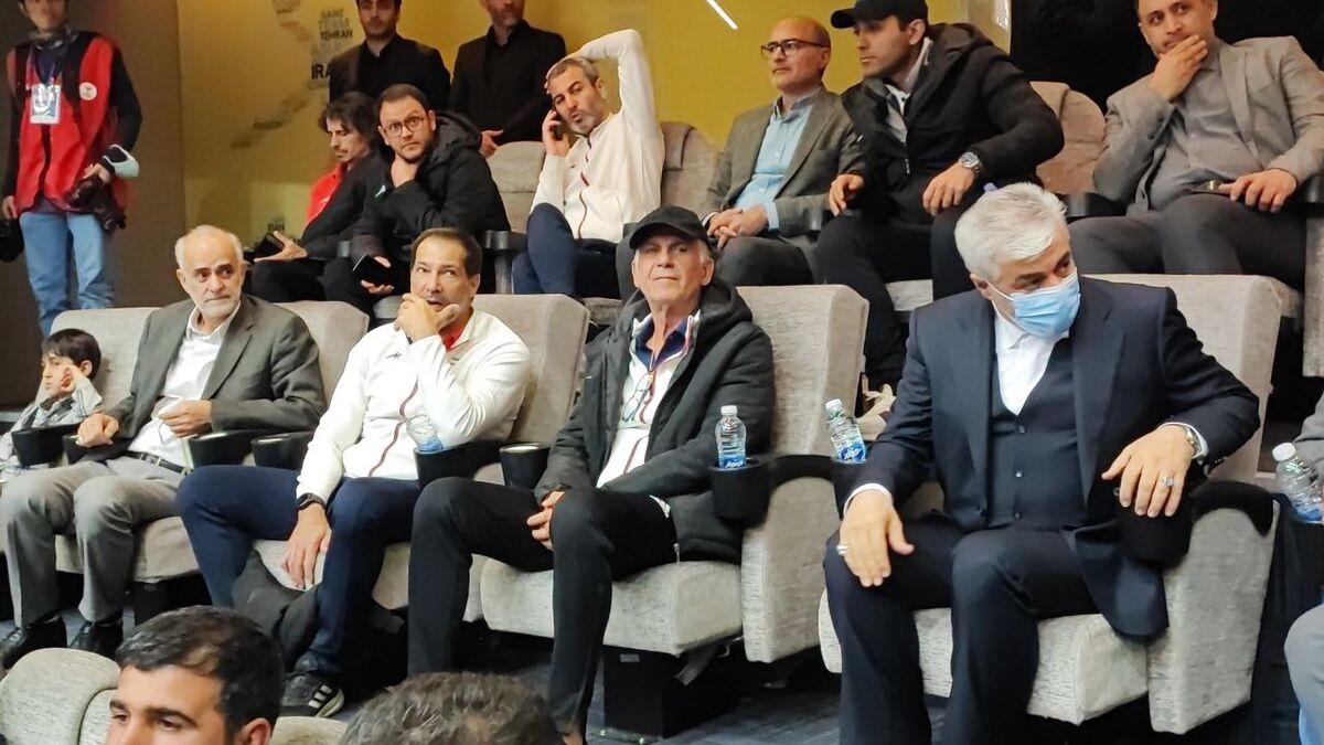 عکس| وزیر ورزش سایه به سایه کیروش!