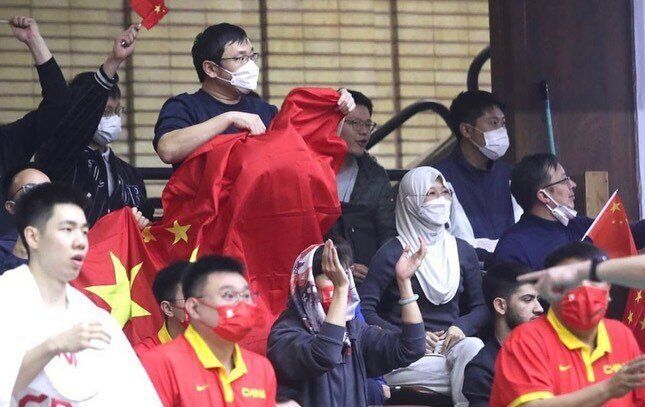 عکس| راه ورود هواداران چینی به ورزشگاه آزادی باز شد!/ احساس غربت تیم ملی ایران در یک دیدار مهم