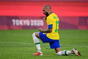 ویدیو| واکنش جانواریو به دعوت تیم ملی برزیل از دنی آلوز و عدم حضور فیرمینو