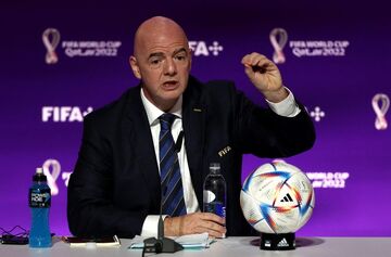 حمله به اینفانتینو و چفرین؛ فیفا و یوفا خودشان را به پول روس‌ها فروخته‌اند/ قطر روی نقشه کجاست؛ چرا جام جهانی در دسامبر برگزار شد؟