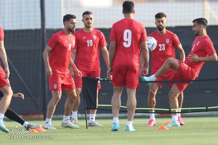 مرتضی پورعلی‌گنجی و احسان حاج‌صفی؛ تمرین تیم ملی ایران در قطر (29 آبان 1401)