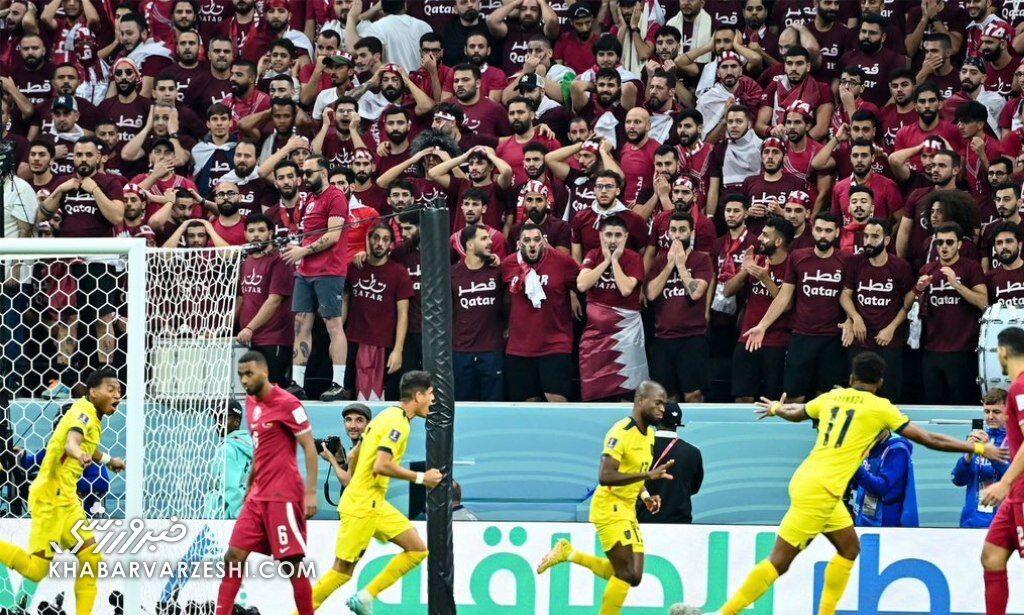 عکس| تصویر جالب از وضعیت هواداران قطری/ تماشاگران دسته جمعی در شوک فرو رفتند!