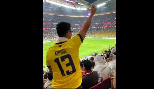 ببینید| حرکت جنجالی هواداران اکوادور و عصبانیت قطری‌ها