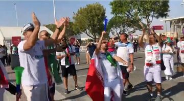 ببینید| شور و نشاط هواداران ایرانی بیرون از ورزشگاه خلیفه