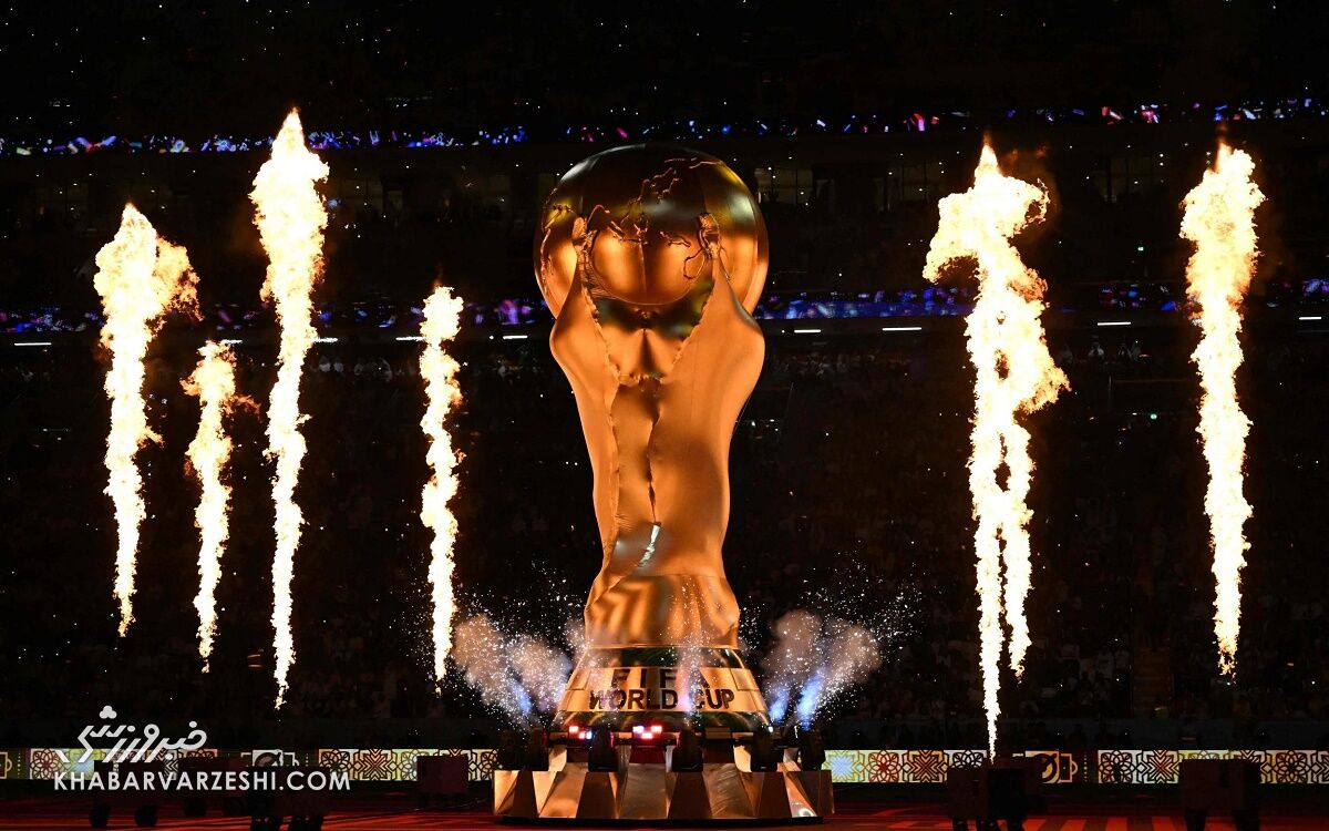 عکس| اتفاق عجیب و آبروریزی در افتتاحیه جام‌جهانی/ کاپ قهرمانی جهان تخریب شد!