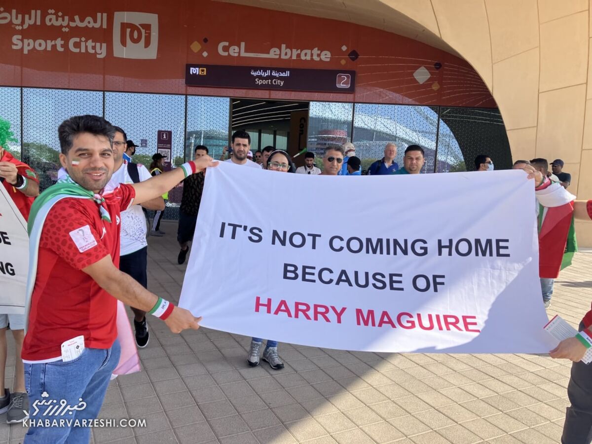 عکس| تمسخر عجیب ستاره انگلیس توسط هواداران ایرانی عکس| تمسخر عجیب ستاره انگلیس توسط هواداران ایرانی