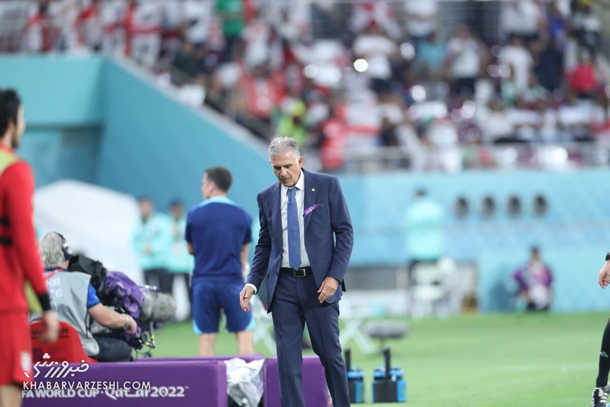 اعتراض ایرانیها به کیروش در بیرون ورزشگاه/ این همان تیمی بود که از همه مخفی میکردی؟ اعتراض ایرانیها به کیروش در بیرون ورزشگاه/ این همان تیمی بود که از همه مخفی میکردی؟