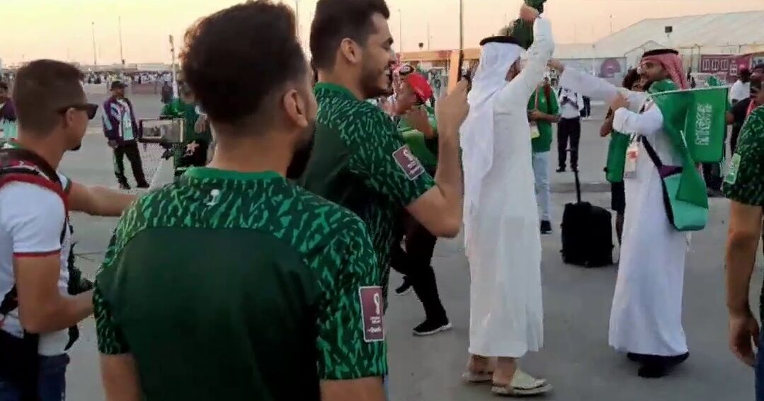 ویدیو| جشن و پایکوبی عربستانی‌ها در خیابان پس از برد شیرین مقابل آرژانتین