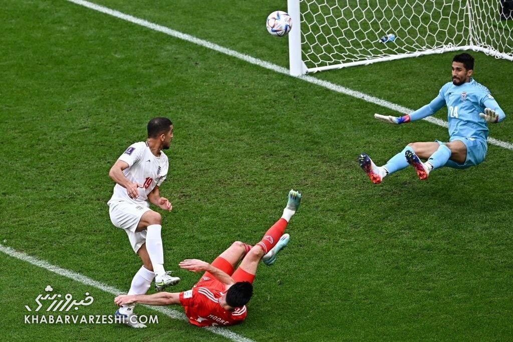 تصاویر| فرم به فرم از سیو حیاتی حسینی مقابل مهاجمی از لیگ جزیره