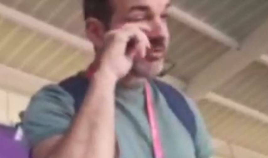 عکس| اشک های غیرمنتطره استراماچونی بعد از برد ایران/ حرکات احساسی سرمربی محبوب روی سکوهای ورزشگاه