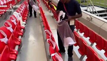 ویدیو| تعبیه کلاه روی صندلی‌های استادیوم قطر برای حفاظت تماشاگران از نور خورشید