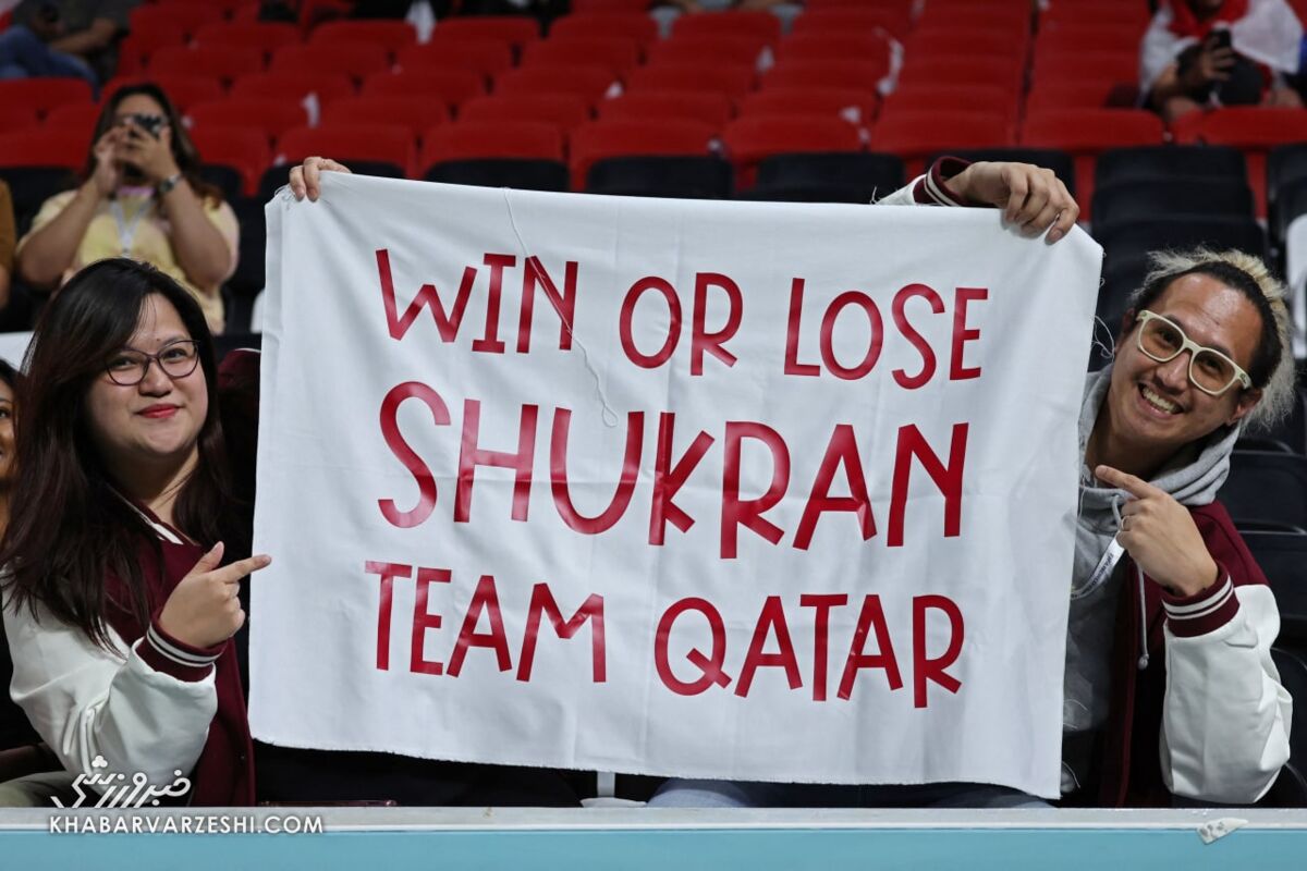 عکس| بنر جالب دو هوادار در حمایت از قطر ۲۰۲۲