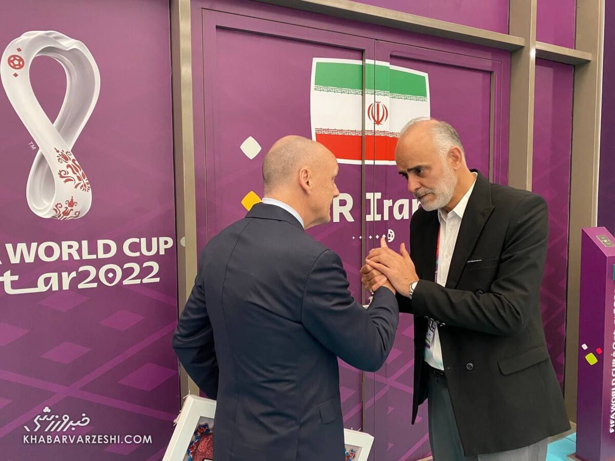 عکس| نماینده ایران و آمریکا پنجه در پنجه هم/ فرش ایرانی هدیه به یانکیها عکس| نماینده ایران و آمریکا پنجه در پنجه هم/ فرش ایرانی هدیه به یانکیها