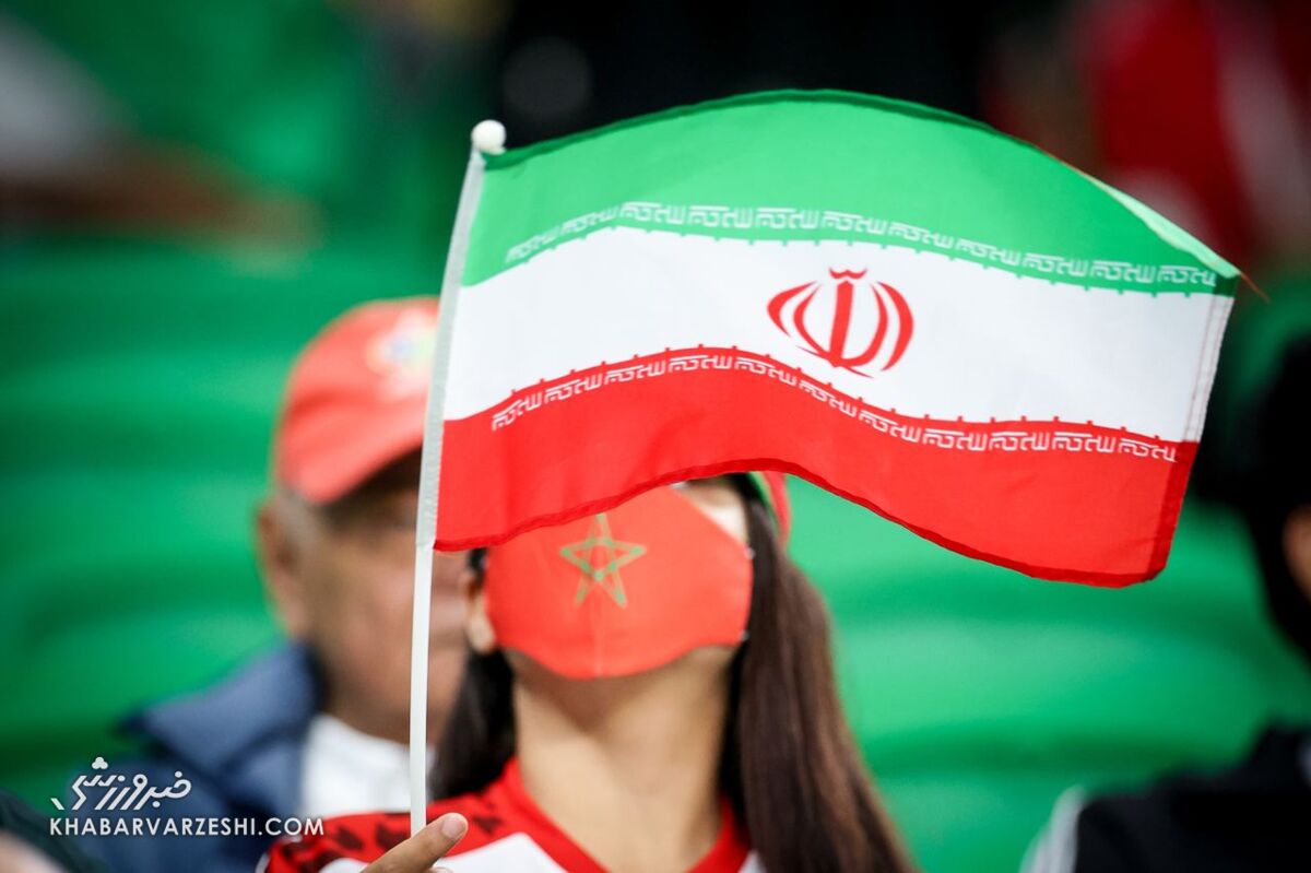 عکس| پلاکارد خبرساز زن ایرانی در بازی با آمریکا/ هزاران کودک ایرانی میمیرند اگر... عکس| پلاکارد خبرساز زن ایرانی در بازی با آمریکا/ هزاران کودک ایرانی میمیرند اگر...