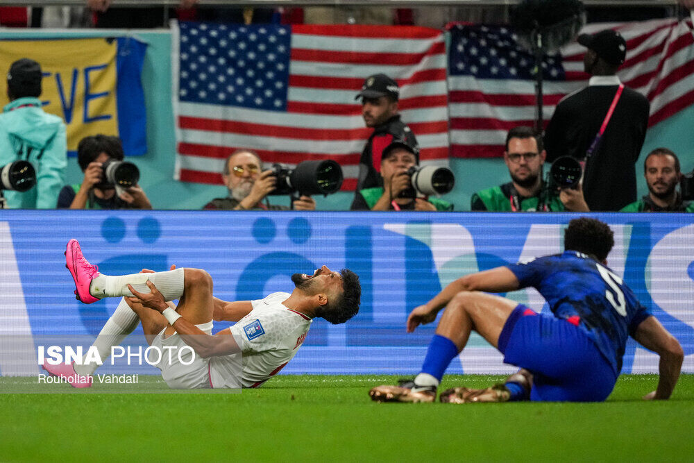عکس| تعجب عکاسان و مامور امنیتی از فریاد بلند ستاره ایران در بازی با آمریکا