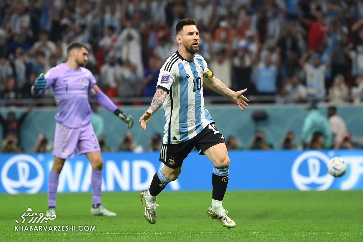 عکس| کسی که به خاطر مارادونا، مسی را جریمه کرد/ ستاره آرژانتین به چهره ویژه جام جهانی رسید