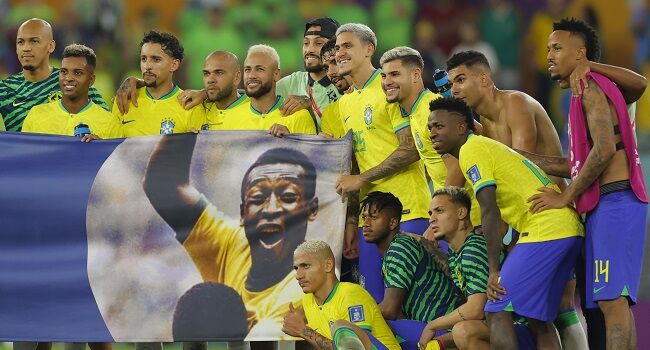 ویدیو| حمایت بازیکنان برزیل از پله در پایان دیدار با کره جنوبی
