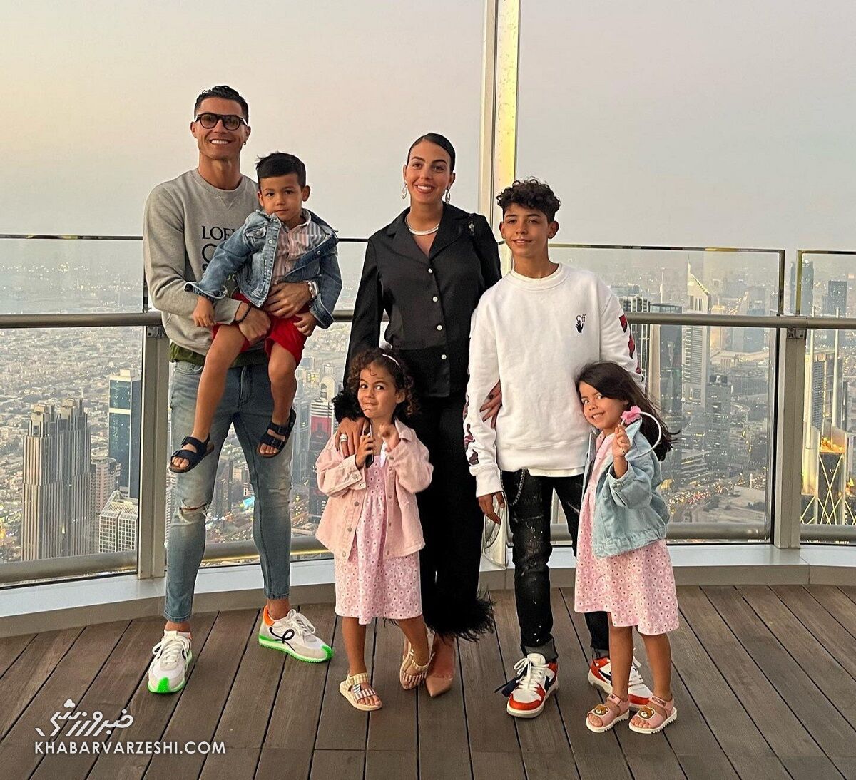 چرا جورجینا نامزد رونالدو شبیه به زن دیگری در جامجهانی نیست؟/ غرق در جواهرات، تجملات و عکاسی تا حامی بزرگ رونالدو در قطر