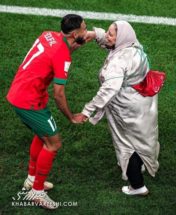 عکس| زیباترین قاب جام جهانی ثبت شد/ بازیکن مراکشی پیروزی را متفاوت جشن گرفت