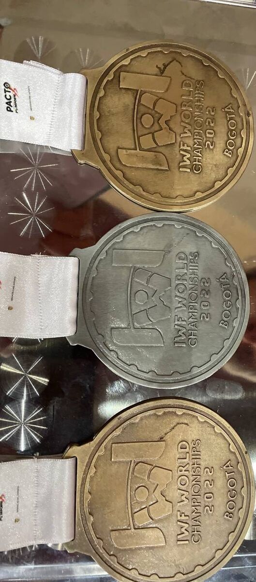 تصویر مدال‌های توزیع شده در مسابقات وزنه‌برداری قهرمانی جهان 2022 - کلمبیا