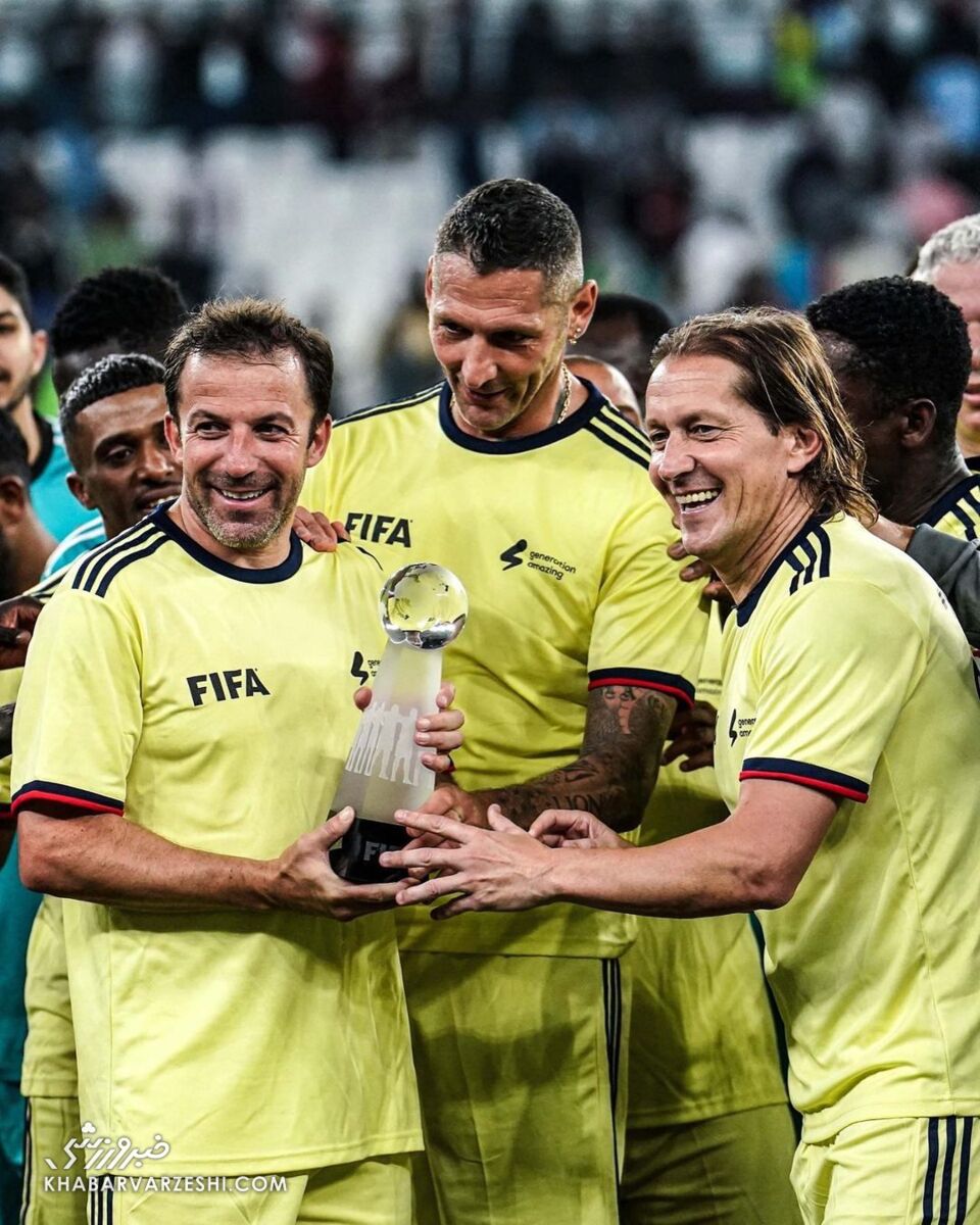 تصاویر| تقابل ستارهها فوتبال در قطر با قضاوت یک داور جنجالی/ جای خالی دایی و مهدویکیا حس شد