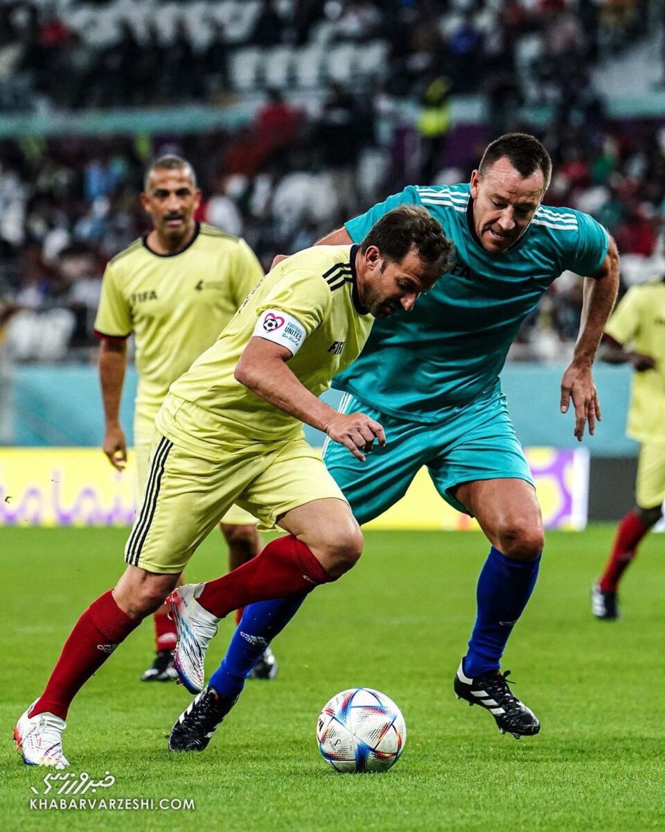 تصاویر| تقابل ستارهها فوتبال در قطر با قضاوت یک داور جنجالی/ جای خالی دایی و مهدویکیا حس شد