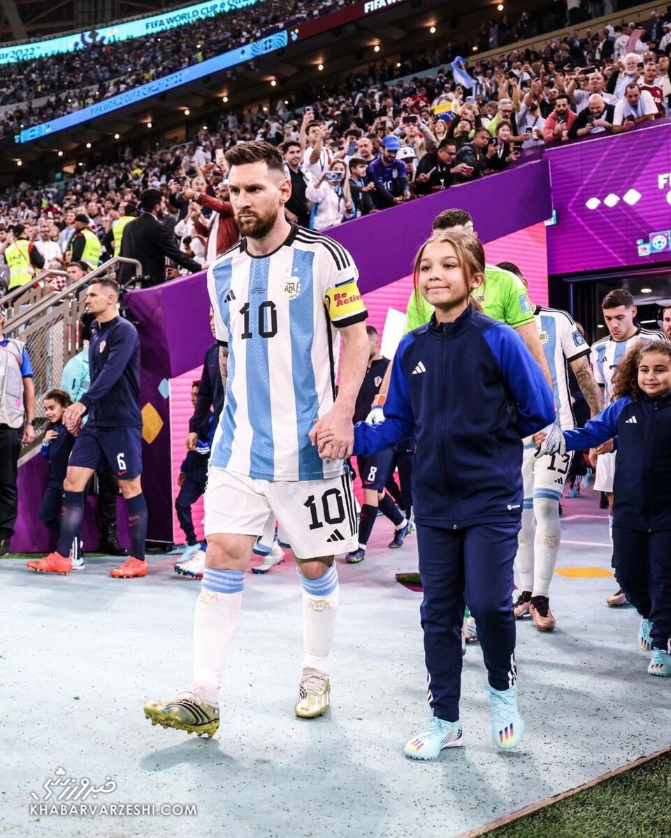 لبخند خاص مسی به یک دختر در شب پیروزی