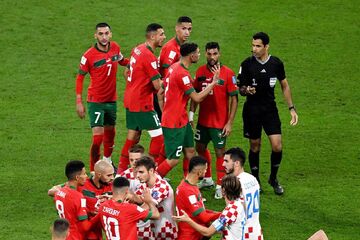 درگیری عجیب ستاره مراکش و رئیس فیفا در ورزشگاه/ درخواست فوری فیفا برای منتشر نشدن فیلم اتفاق غیرمنتظره!