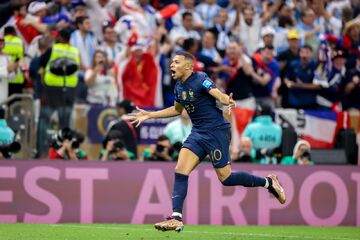 ویدیو | گل سوم فرانسه به آرژانتین؛ امباپه هت‌تریک کرد