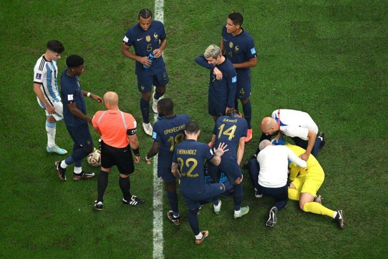 تصاویر | برخورد شدید در فینال جام جهانی/ پرش روی دروازهبان به قصد شکستن دنده