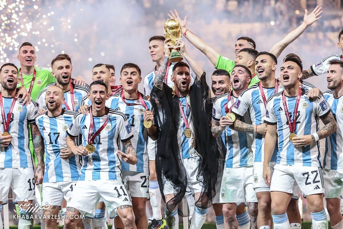 صبح دربی سیب خوردم؛ دنیزلی شاکی شد!/ بعضی ها می گویند پرسپولیس صدرنشین است و اختلاف ۲ امتیازی فشار بیشتری روی استقلال می آورد