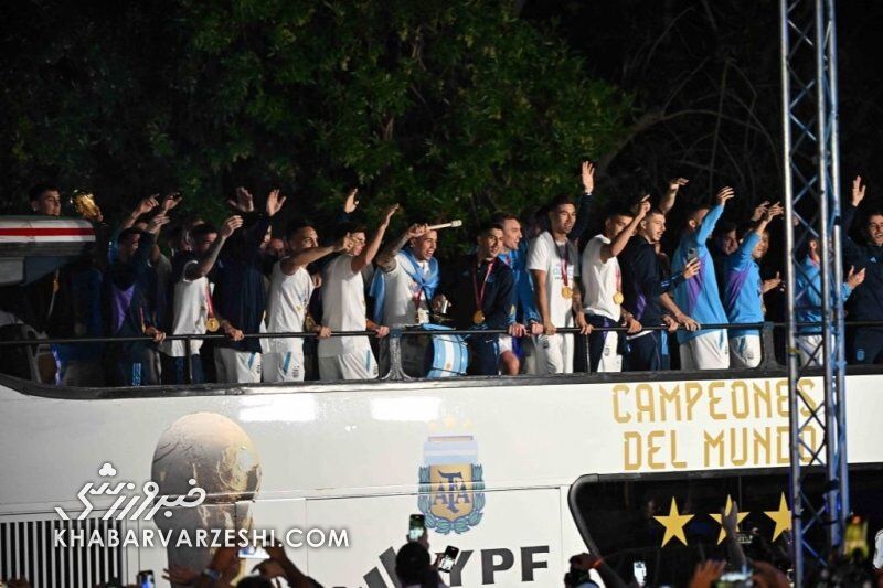 تصاویر| مسی با جام قهرمانی وارد آرژانتین شد/ استقبال باشکوه از آلبی‌سلسته