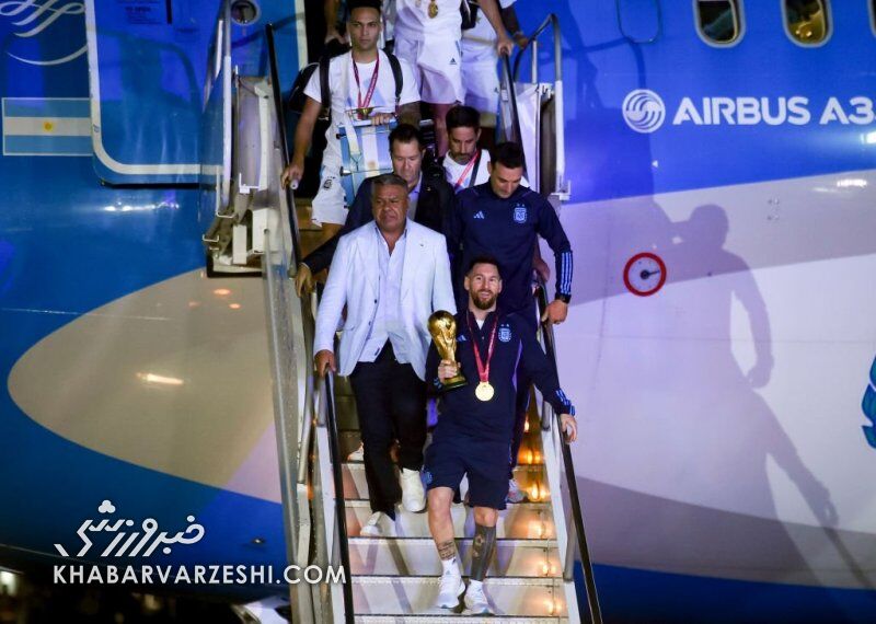 تصاویر| مسی با جام قهرمانی وارد آرژانتین شد/ استقبال باشکوه از آلبیسلسته