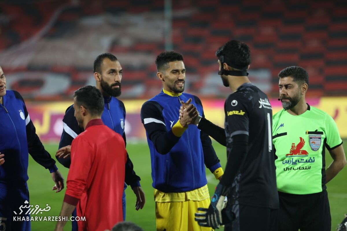 شوخیهای جالب گلر پرسپولیس با ستارههای استقلال/ بیرانوند به ستاره ناراضی آبیها: چند روز روی تو آنالیز کرده بودیم! شوخیهای جالب گلر پرسپولیس با ستارههای استقلال/ بیرانوند به ستاره ناراضی آبیها: چند روز روی تو آنالیز کرده بودیم!