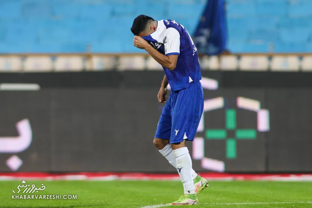 عکس| شادی گل غمانگیز مهاجم استقلال در دربی/ تصویری که در تلویزیون سانسور شد!