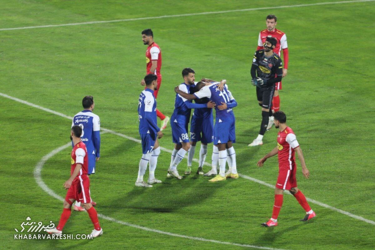 تصاویر | کپی یک استقلالی از یک پرسپولیسی/ گمشده سرخها وسط دربی با پیراهن آبی!