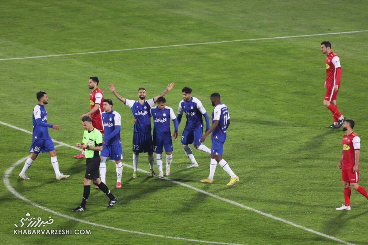 تصاویر | کپی یک استقلالی از یک پرسپولیسی/ گمشده سرخها وسط دربی با پیراهن آبی!