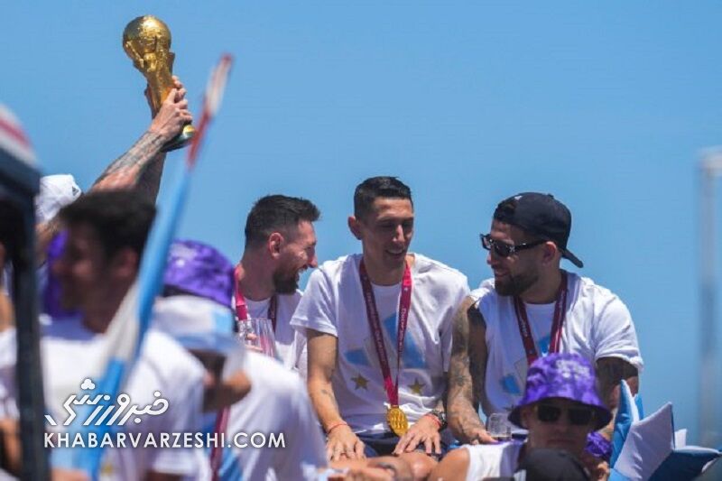 تصاویری باورنکردنی در پایتخت که هیچوقت در عمرتان ندیده بودید/ استقبالی بینظیر در تاریخ فوتبال از قهرمان