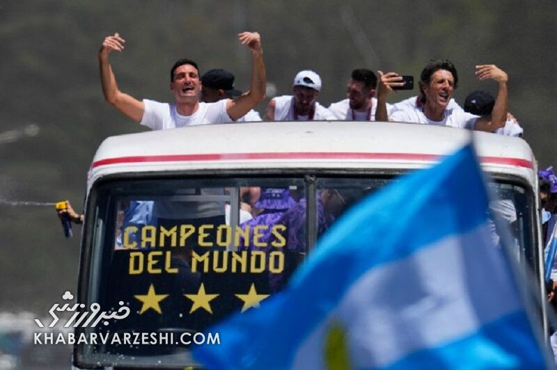 تصاویری باورنکردنی در پایتخت که هیچوقت در عمرتان ندیده بودید/ استقبالی بینظیر در تاریخ فوتبال از قهرمان