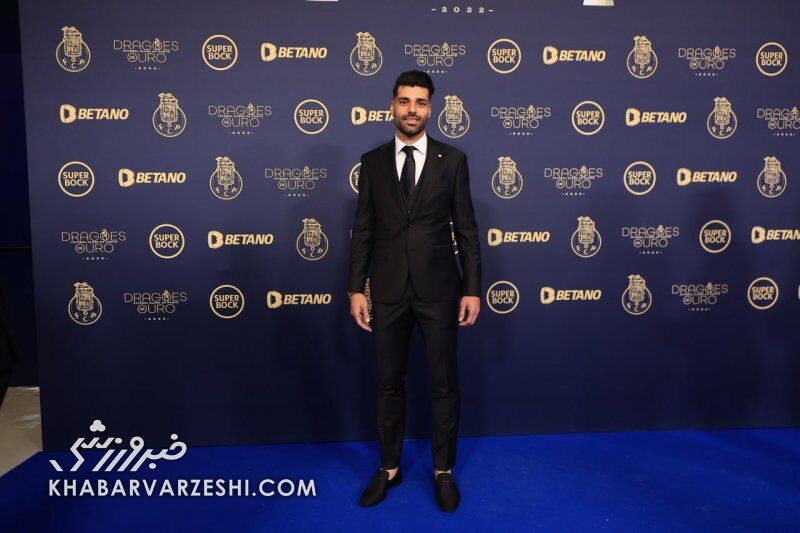 عکس| پسر خوشتیپ فوتبال ایران در مراسم گالا/ گلر پرتغال جایزه طارمی را ربود