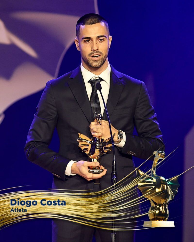 عکس| پسر خوشتیپ فوتبال ایران در مراسم گالا/ گلر پرتغال جایزه طارمی را ربود