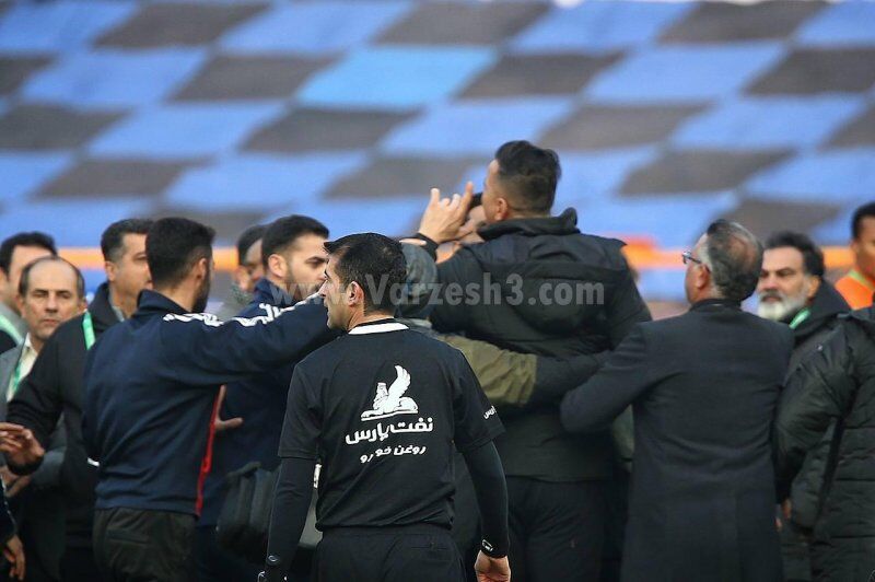 عکس| ژست جنجالی یک پرسپولیسی مقابل استقلالی ها؛ هیس...!