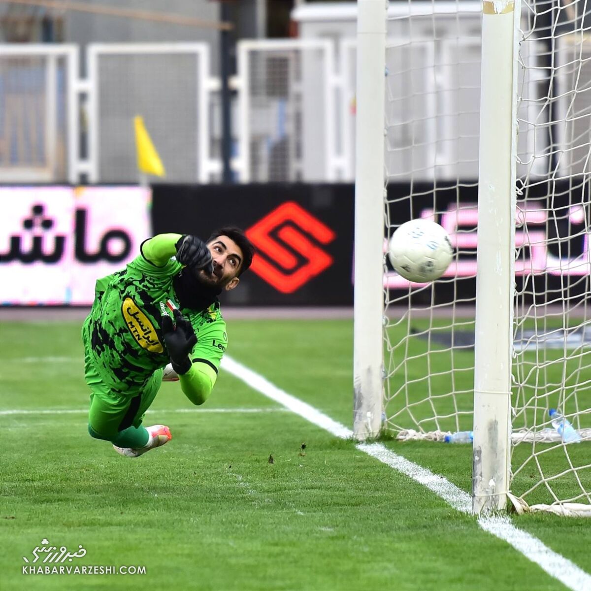 مهار پنالتی علیرضا بیرانوند در دیدار گل گهر - پرسپولیس