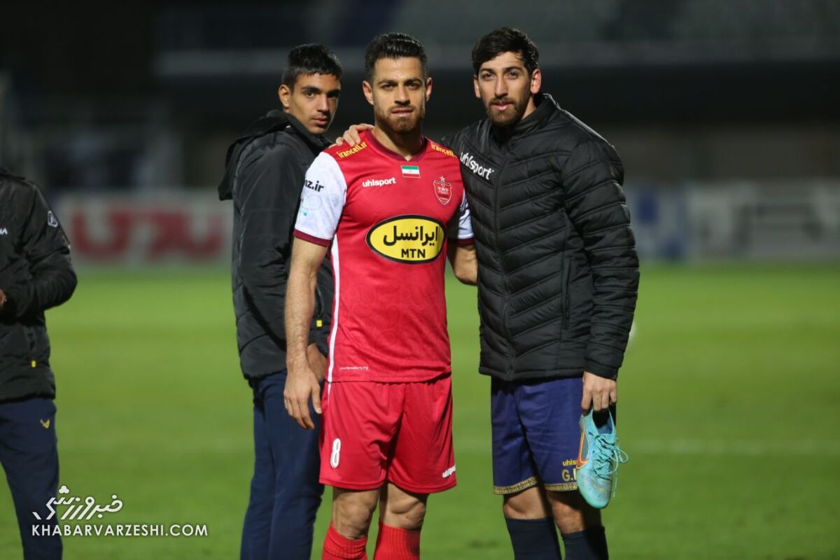 مهاجم استقلالی: با پرسپولیس قرارداد هم بستم/ گلمحمدی من را میخواست اما علی دایی طارمی را آورد مهاجم استقلالی: با پرسپولیس قرارداد هم بستم/ گلمحمدی من را میخواست اما علی دایی طارمی را آورد