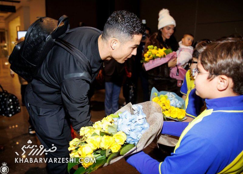 اولین عکس های رونالدو و جورجینیا در پایتخت عربستان/ مدیران النصر راه هواداران به فرودگاه را بستند!