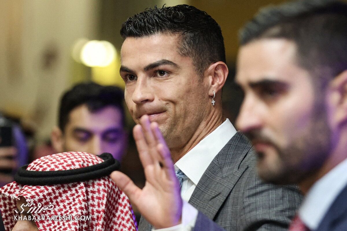 ببینید: استقبال شاهزادههای سعودی از رونالدو/ دیدار با CR7 در یک رستوران لاکچری ببینید: استقبال شاهزادههای سعودی از رونالدو/ دیدار با CR7 در یک رستوران لاکچری