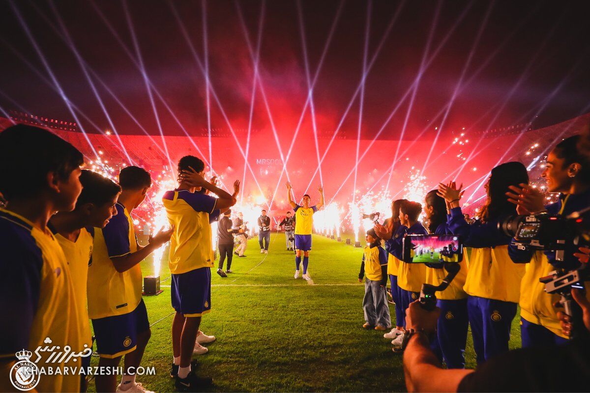 تصاویری از مراسم معارفه رونالدو به عنوان بازیکن النصر/ رونالدو: من و خانوادهام از حضور در عربستان خوشحالیم